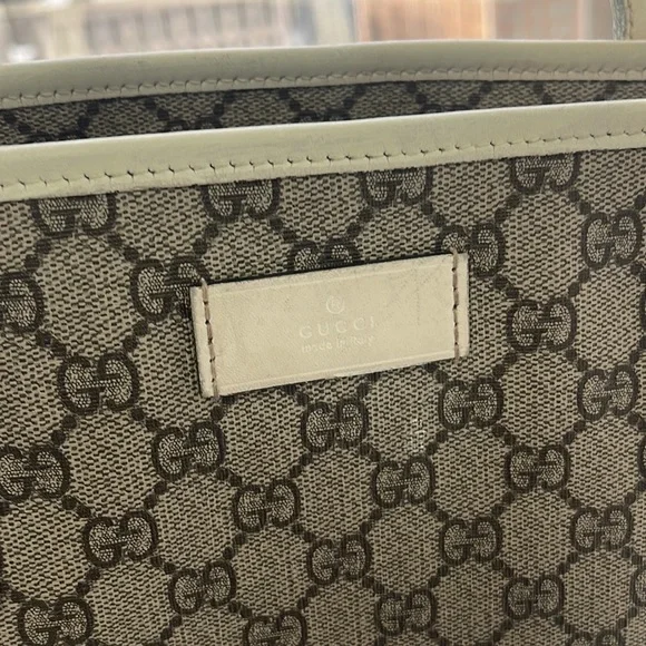 Gucci Carryall Bag - Picture 12 of 16